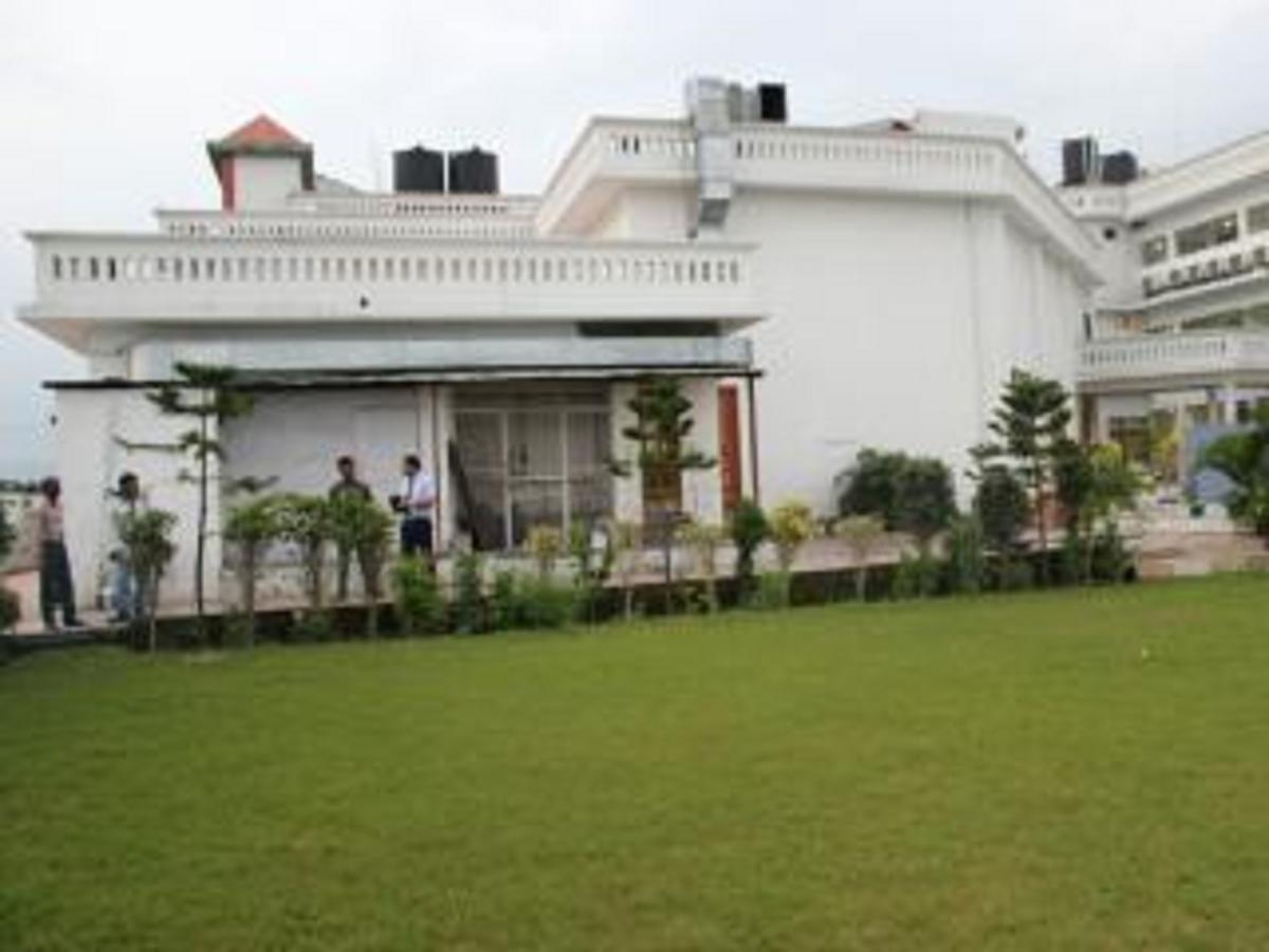 Hotel Padmini Palace Dehradun Exterior photo